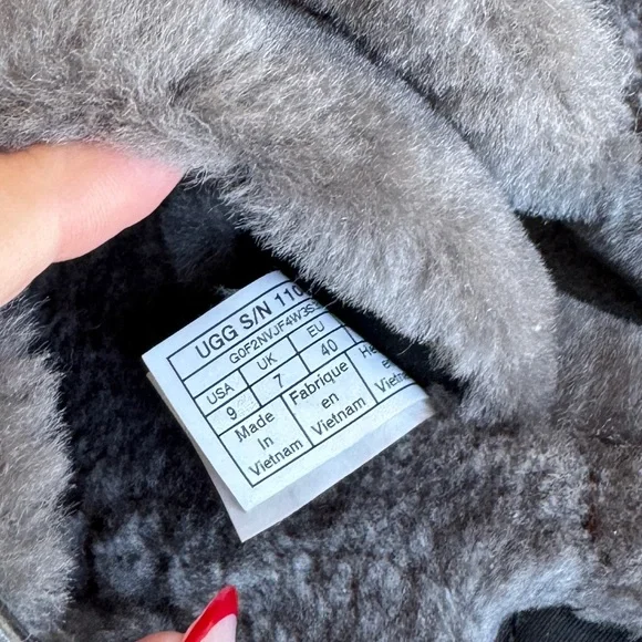 UGG Fuzz Yeah Sheepskin Double Strap Grey Slip On Slides Sandals Women’s 9 - Picture 7 of 7